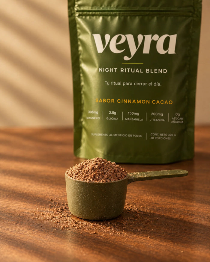 Scoop de Veyra con 10 g de polvo servido, con la bolsa al fondo